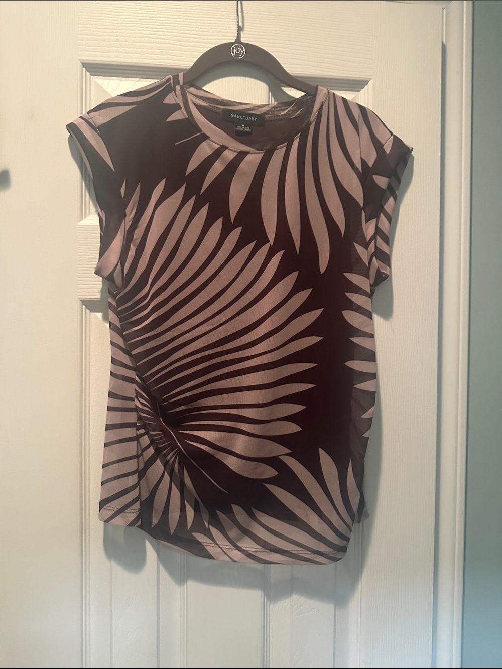 Sanctuary Plum and Pink Abstract Leaf Short Sleeve Top